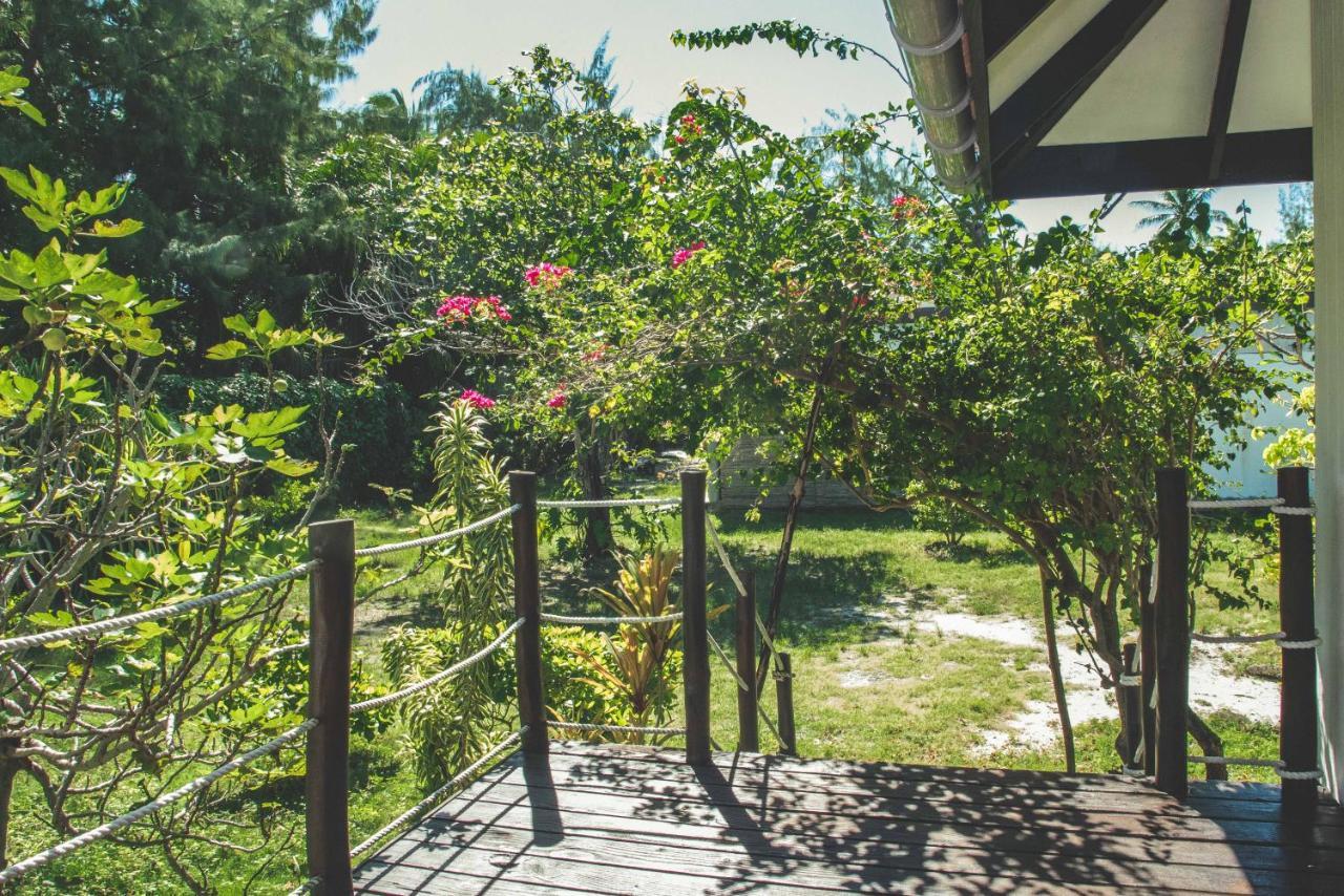 Le Coconut Lodge Avatoru Exterior foto